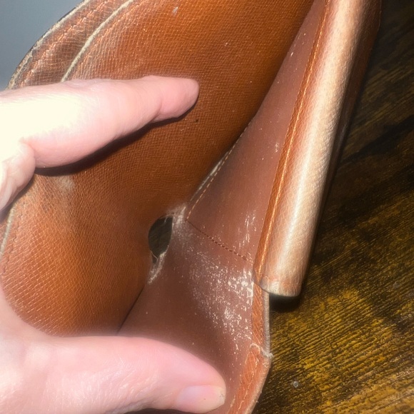 Louis Vuitton Men’s Monogram Bi-Fold Wallet - Picture 8 of 16